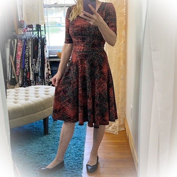 💕Like New Lularoe Nicole Fit & Flair Dress white on black and red💕 - Picture 10 of 10